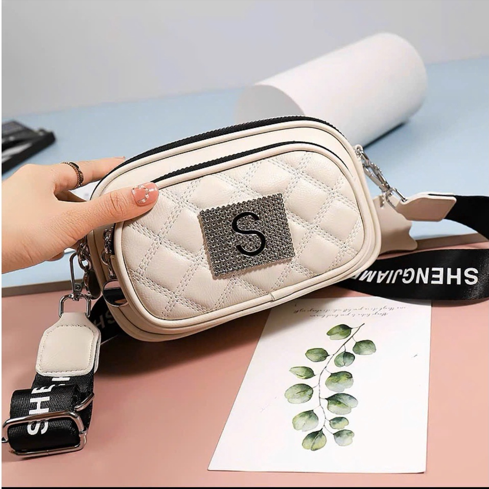 Túi xách nữ đeo chéo ba ngăn đựng vừa điện thoại, Túi xách nữ đeo vai đeo chéo  thêu phối chữ đính đá lấp lánh M235