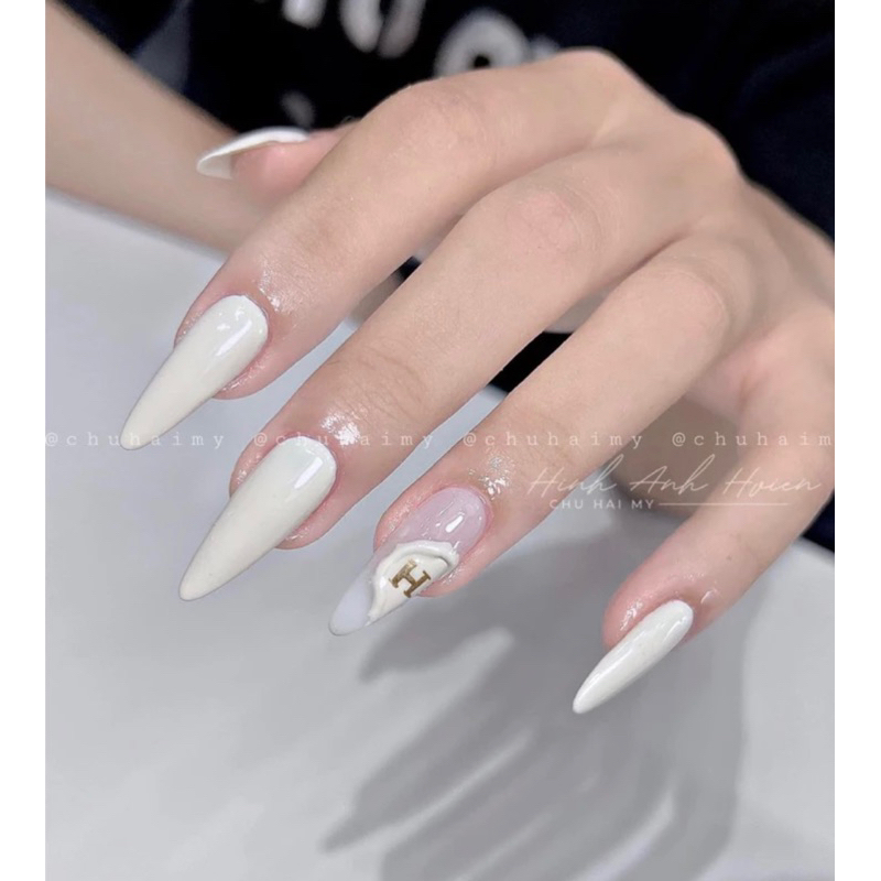 (N75) nailbox thiết kế Sơn gel trắng sữa, charm con dấu, đổi chữ theo yêu cầu