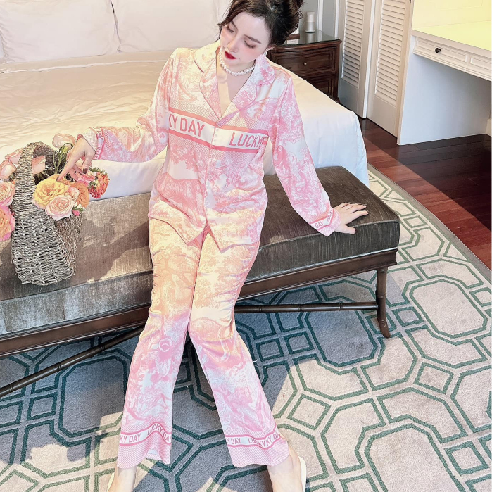 Bộ đồ pijama lụa mịn cao cấp tay dài thiết kế hoạ tiết sang trọng hàng free size dưới 55kg