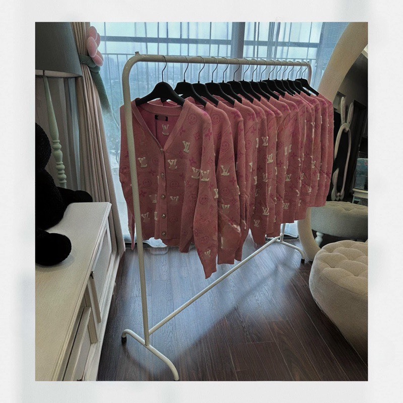 Áo Khoác CARDIGAN Chất Len Thêu Chữ Nổi LV