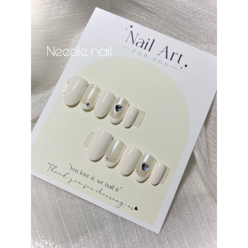Nail box thiết kế màu trắng form tròn ngắn tự nhiên theo yêu cầu
