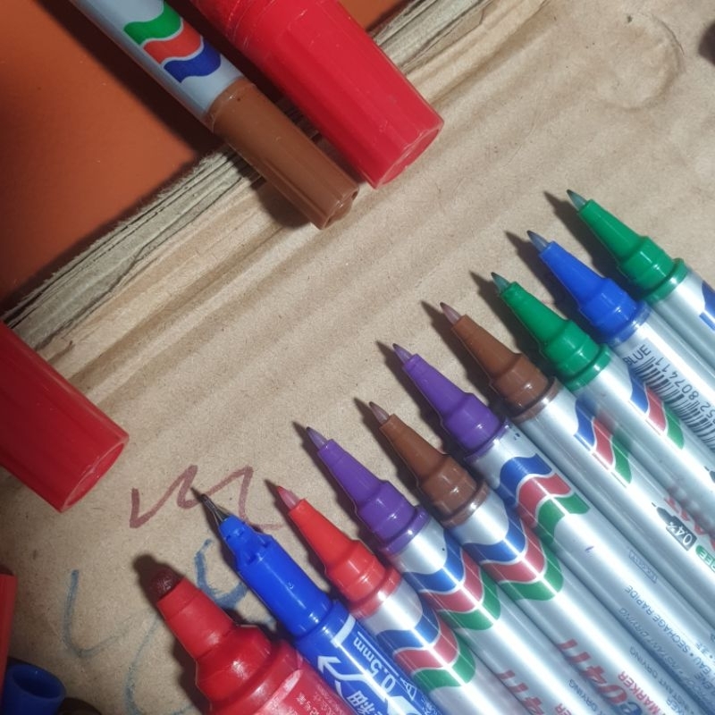 Bút lông dầu Artline 041T .