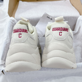 Giày sneaker M.L.B chữ C