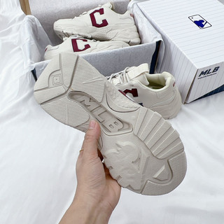 Giày sneaker M.L.B chữ C