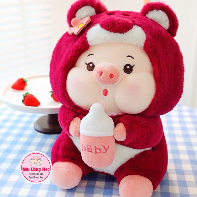 Gấu Bông Heo ôm bình sữa cosplay gấu dâu Lotso đáng yêu