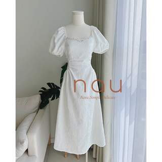 Đầm trắng gấm cổ vuông đính đá