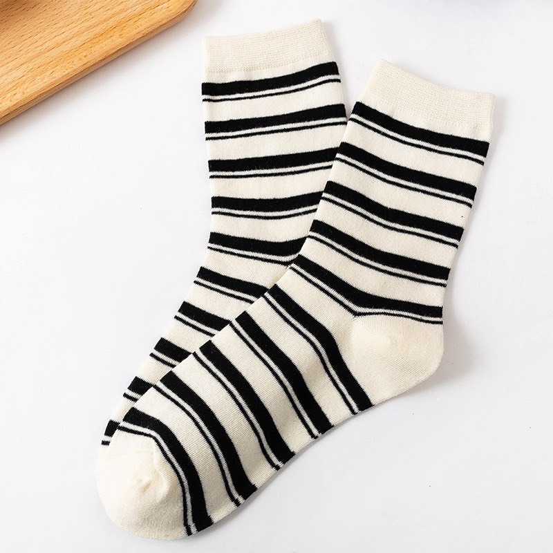 Tất Nữ Cổ Cao Phong Cách Hàn Quốc Mặt Cười Cute Dễ Thương Tông Đen Trắng Mã T45
