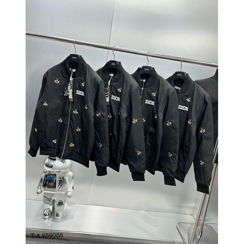 Áo khoác bomber trần bông thêu ong vàng dio,áo bomber hoạ tiết thêu hình ong trần bông 3 lớp siêu ấm