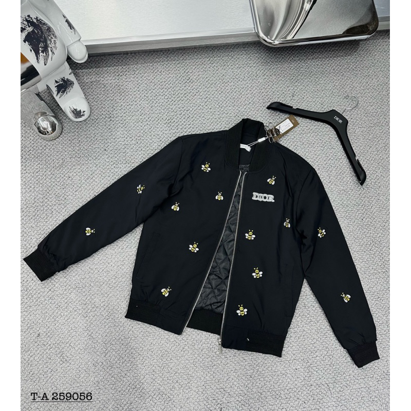 Áo khoác bomber trần bông thêu ong vàng dio,áo bomber hoạ tiết thêu hình ong trần bông 3 lớp siêu ấm