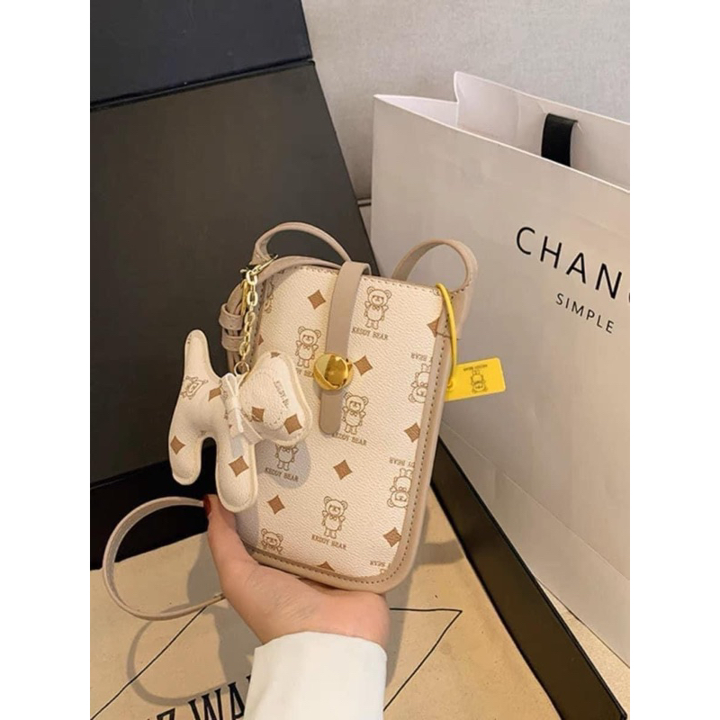 Túi xách da PU kèm charm cực iu đựng vừa promax