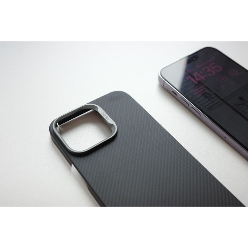 Ốp lưng chống sốc, chống bám vân tay Carbon 600D Benks Magclap Airmorair case cho IPhone 15 Pro Max/IPhone 15 Pro