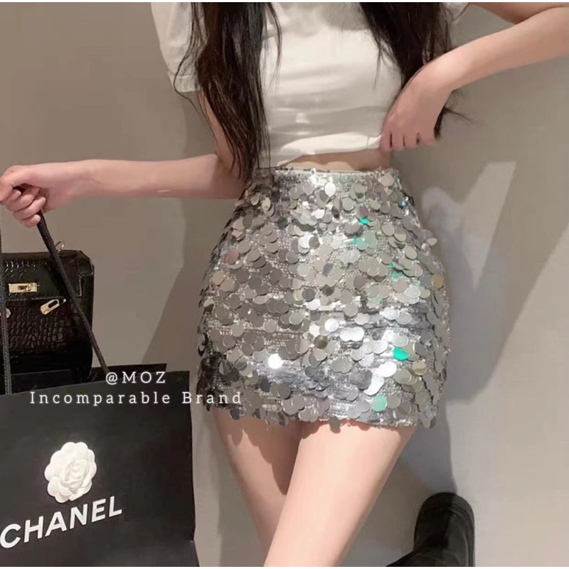 Chân váy kim sa dáng ngắn sang chảnh