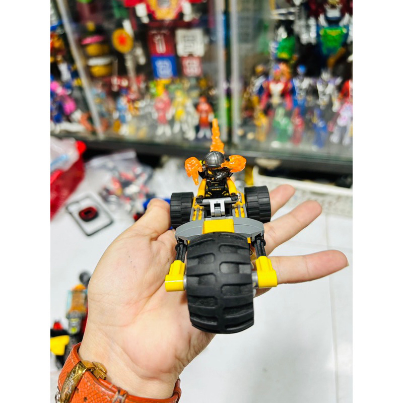 Mô hình lắp ráp LE GO Marvel 76143 Avengers Truck Take-down