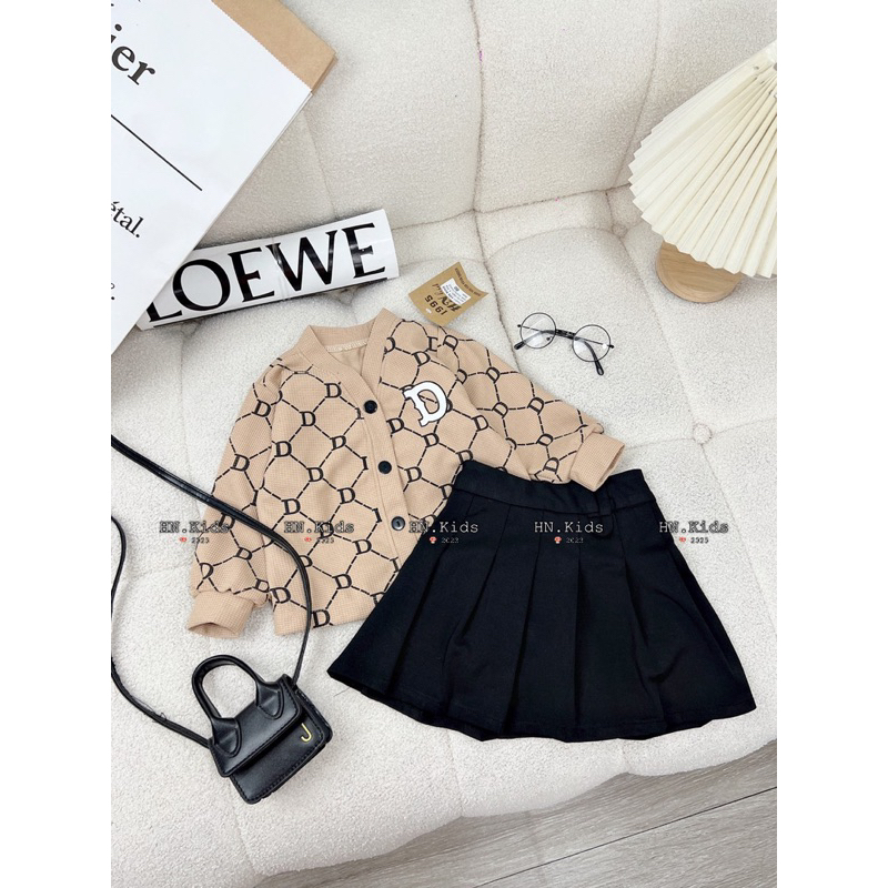 10-35kg set áo cadigan chữ D mix chân váy xếp ly cho bé gái