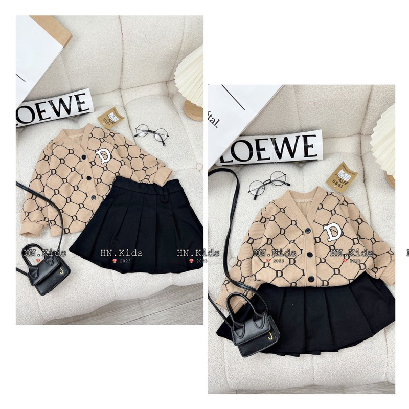 10-35kg set áo cadigan chữ D mix chân váy xếp ly cho bé gái