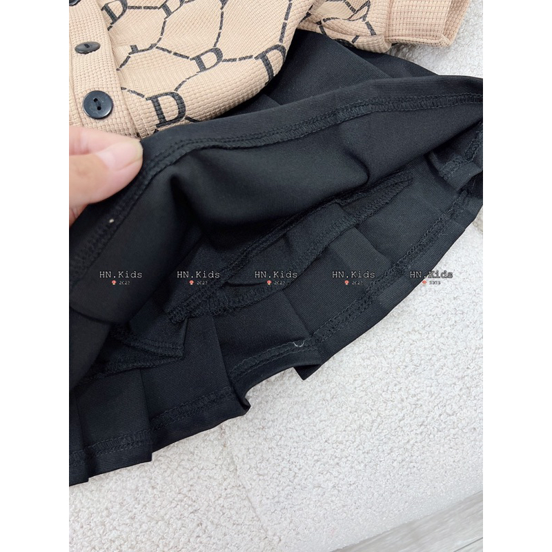 10-35kg set áo cadigan chữ D mix chân váy xếp ly cho bé gái