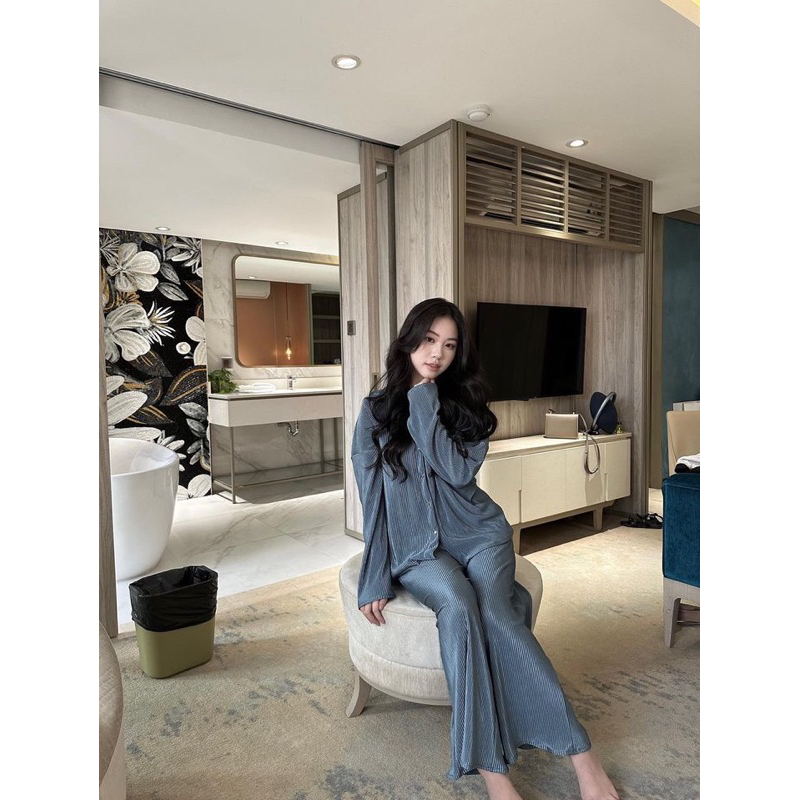 Lazyhug - Set mặc nhà và dạo phố lụa xanh dập li thiết kế - London Set