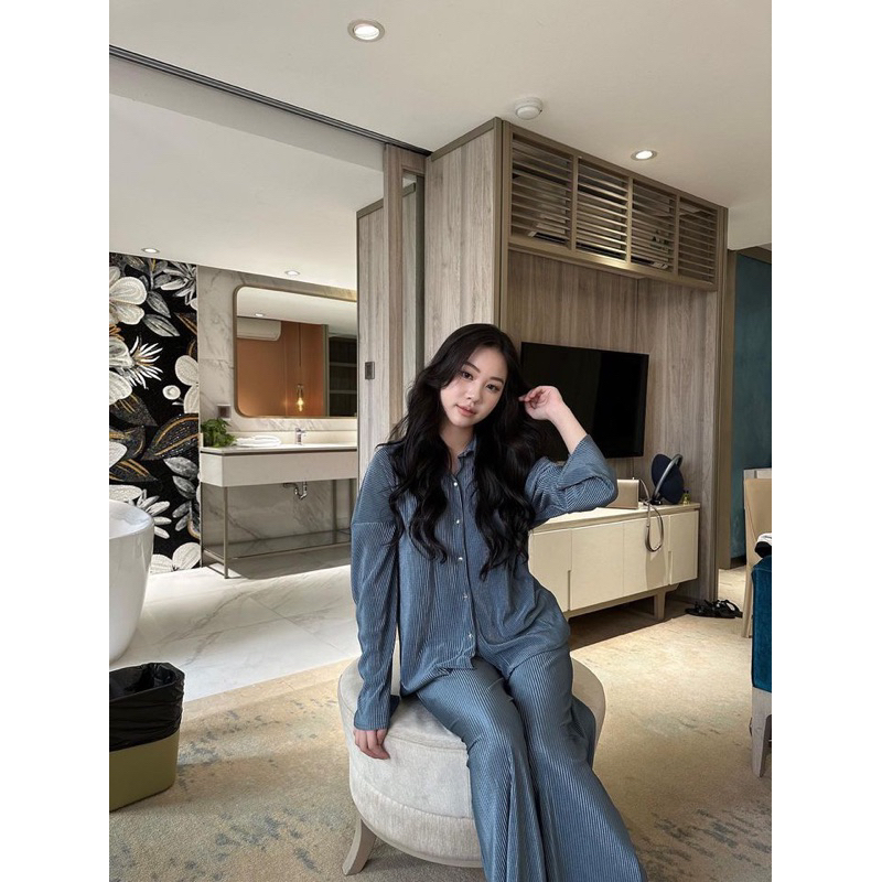 Lazyhug - Set mặc nhà và dạo phố lụa xanh dập li thiết kế - London Set