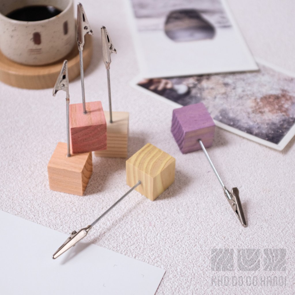 Đế kẹp ảnh polaroid, giấy note nhiều màu sắc , được thiết kế đơn giản đẹp mắt với chân đế bằng gỗ và đầu kẹp - khodogo