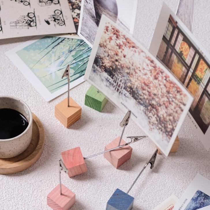 Đế kẹp ảnh polaroid, giấy note nhiều màu sắc , được thiết kế đơn giản đẹp mắt với chân đế bằng gỗ và đầu kẹp - khodogo
