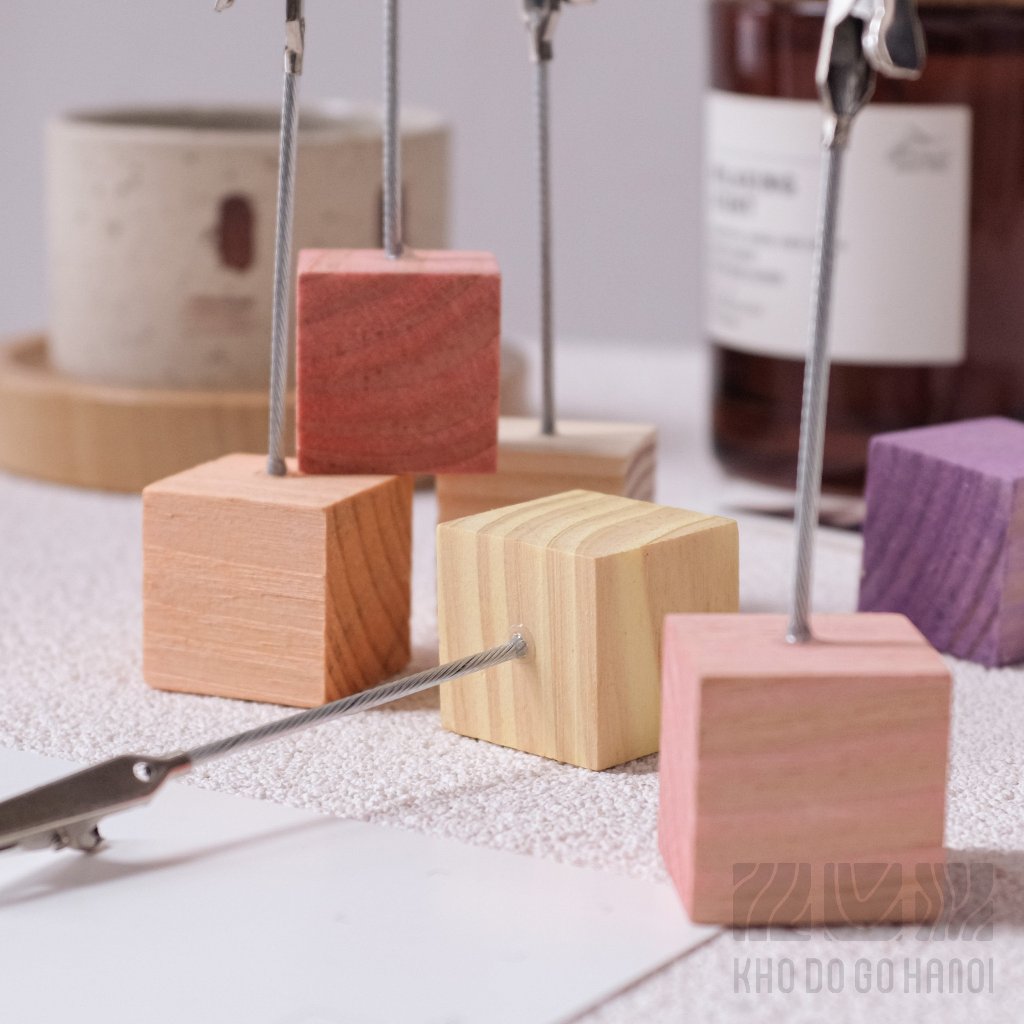 Đế kẹp ảnh polaroid, giấy note nhiều màu sắc , được thiết kế đơn giản đẹp mắt với chân đế bằng gỗ và đầu kẹp - khodogo