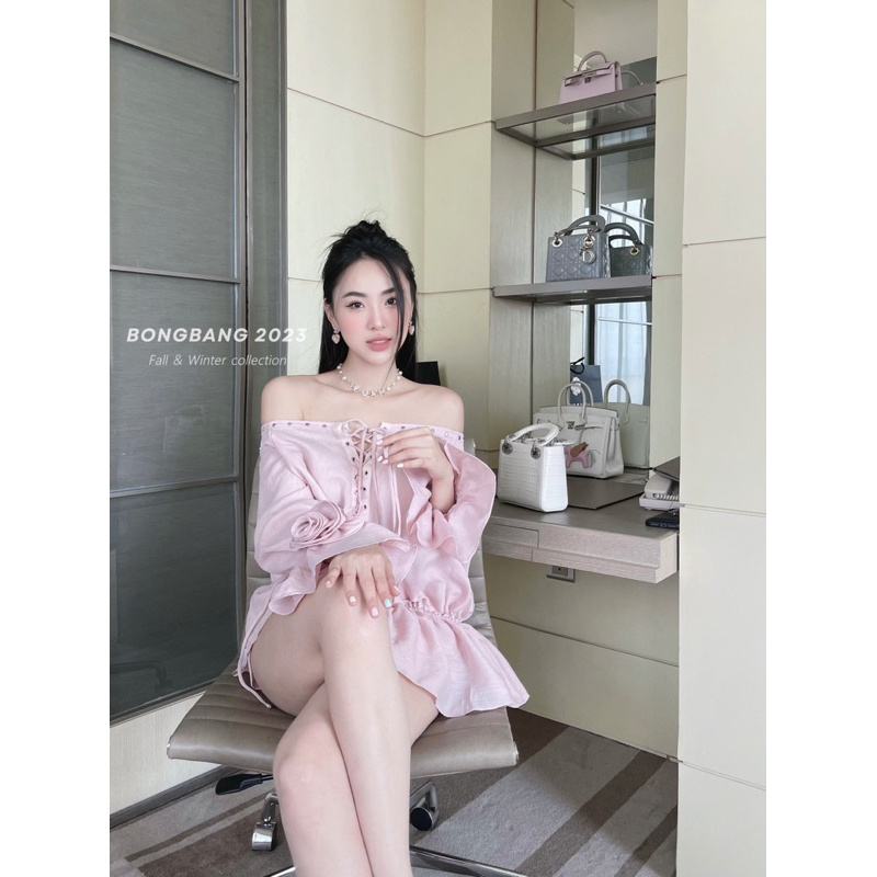 Váy trễ vai tay hoa thiết kế
