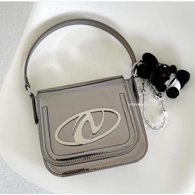 Túi đeo chéo Nerdy chính hãng kim loại crossback 2 chiều, túi xách da bóng sáng sang trọng | 핀휠 메탈릭 투웨이 크로스백