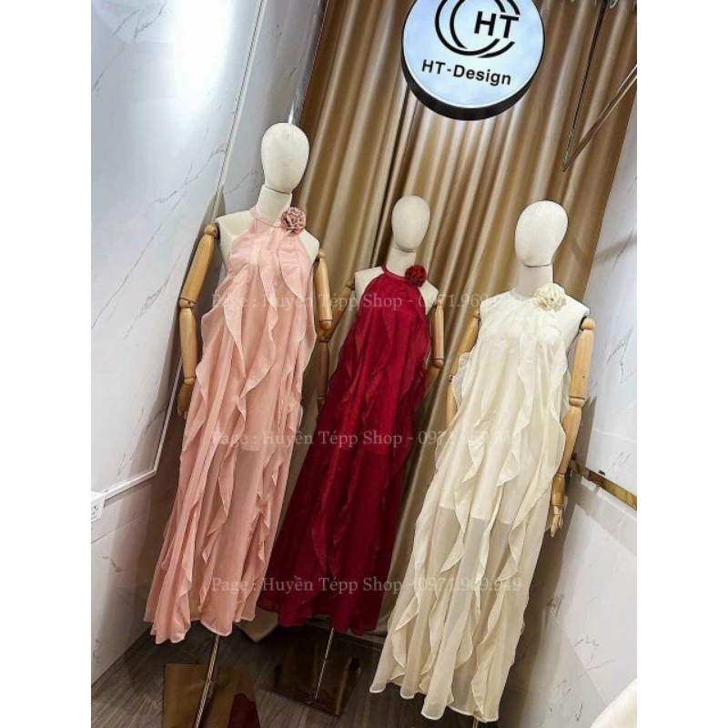 Đầm maxi cổ yếm tua rua tag hoa còn kem Huyentep