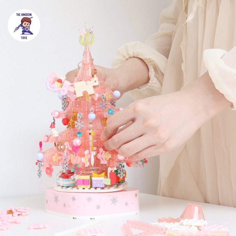 Đồ Chơi Lắp Ráp Noel Mô Hình Cây Thông Pha Lê Hồng Giáng Sinh Có Nhạc Và Đèn Phát Sáng Merry Christmas 605024