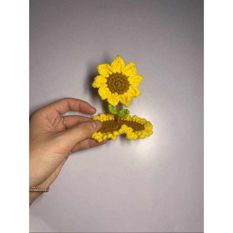 Kẹp tóc hoa handmade bằng len