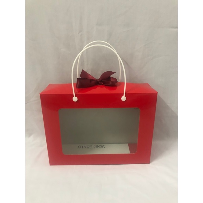 Hộp giấy gấp mặt kiếng có quai xách 21 x 28 x9,2 cm/hộp