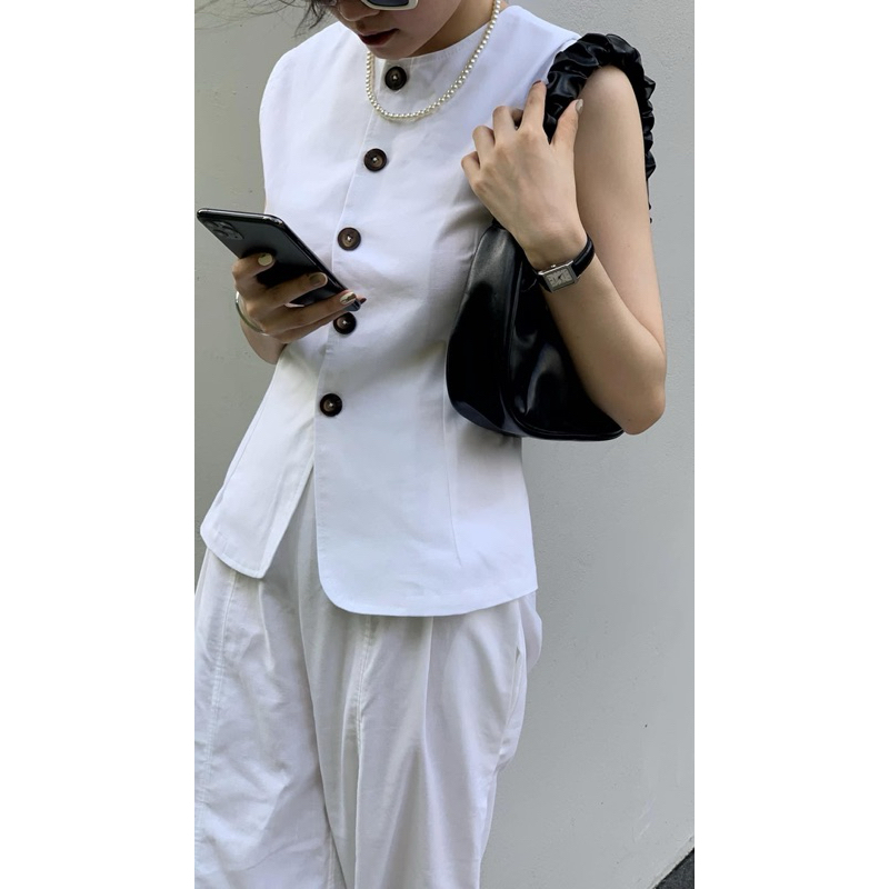 Áo Khue House linen vest new - tặng chân váy