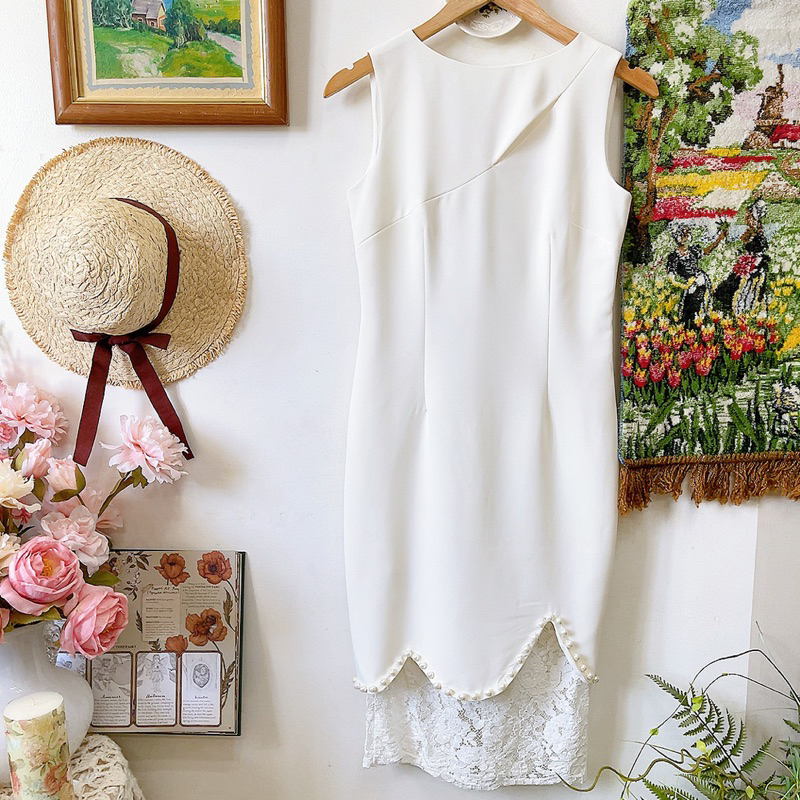 Đầm trắng dáng ôm