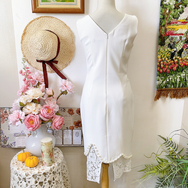 Đầm trắng dáng ôm