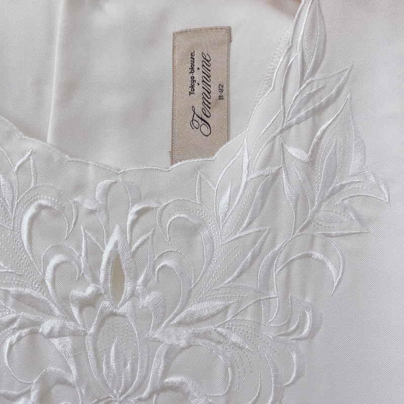 Tokyo Blouse Áo trắng thêu vintage Nhật