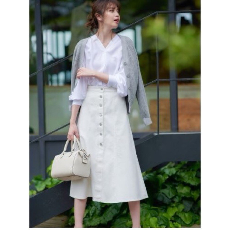 Áo sơ mi Uni qlo màu trắng size S new (đã cắt tag giấy)