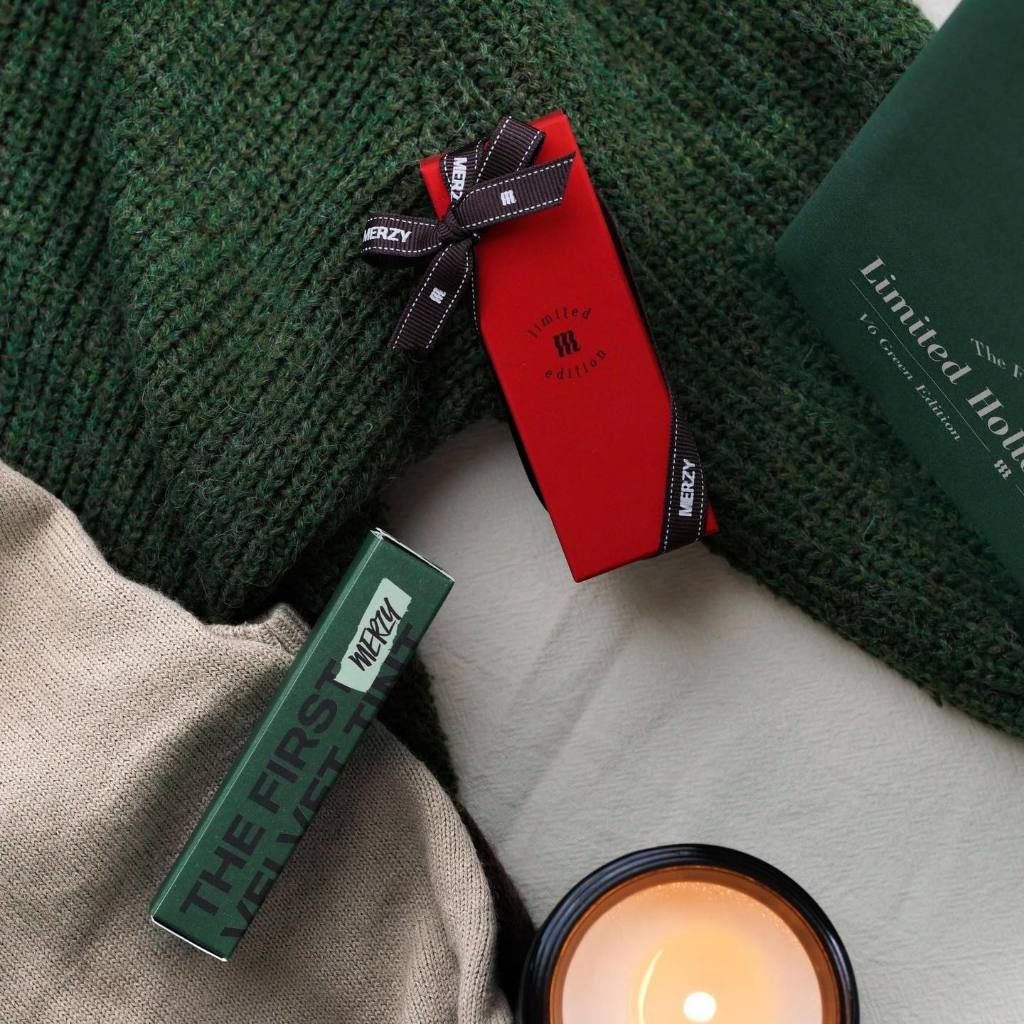 Son kem Merzy Another Me The First Velvet Tint màu V6 Xanh lá cây