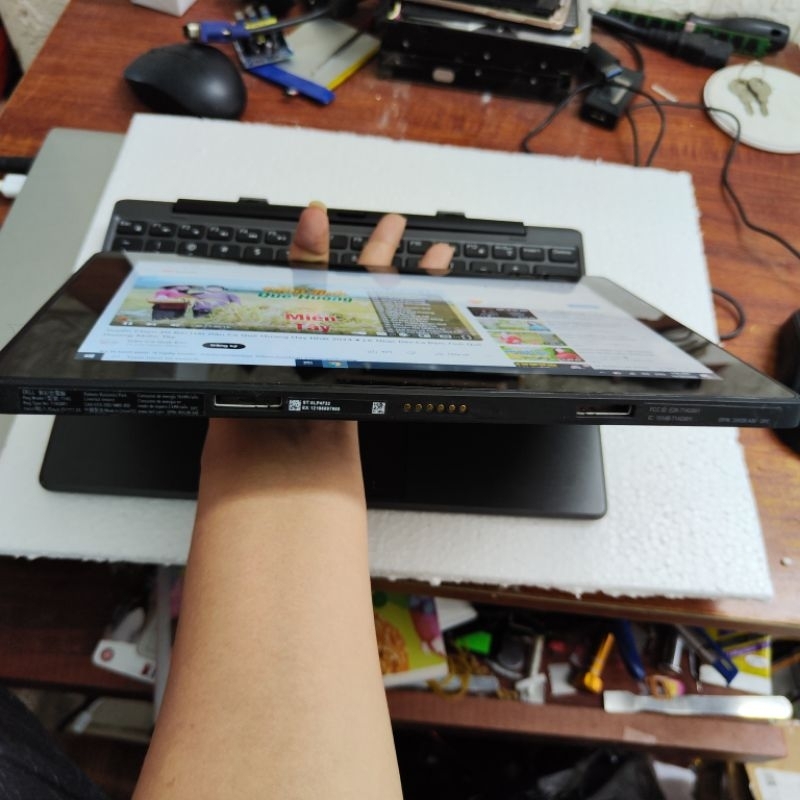 Máy tính bảng lai laptop Dell Venue 10 Pro - tặng kèm Dock Bàn phím