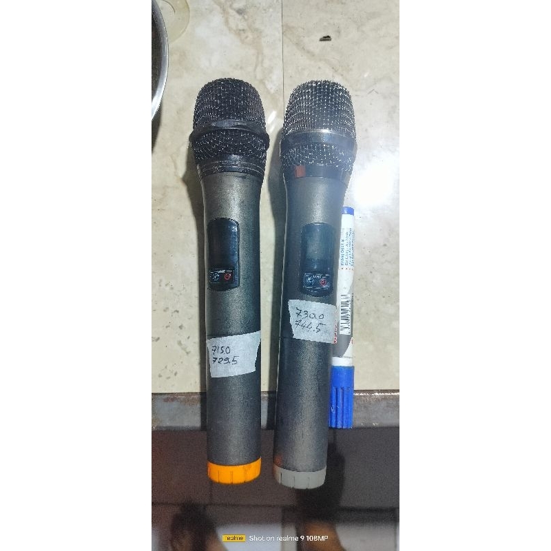 Tay mic thiếu mạch thu .tần số trên hình ảnh