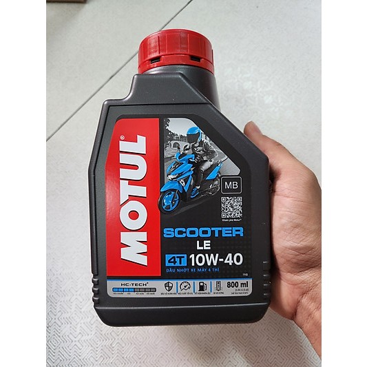 Nhớt xe tay ga Motul Scooter LE 4T 10W40 và láp Motul