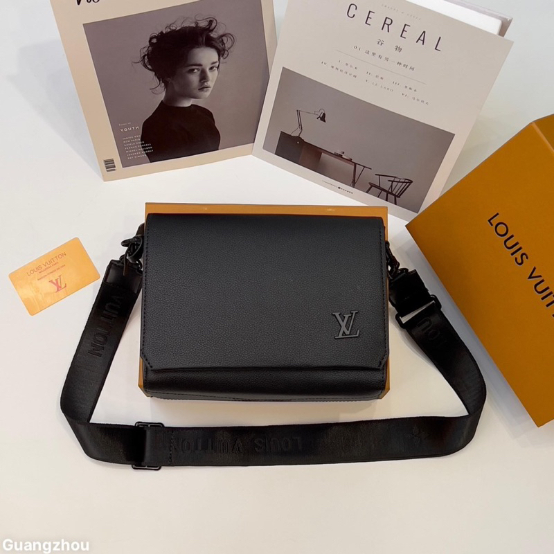 Túi Da Đeo Chéo Cầm Tay Lờ Vờ Phiên Bản Cao Cấp Kèm Hộp Dành Cho Giới Trẻ