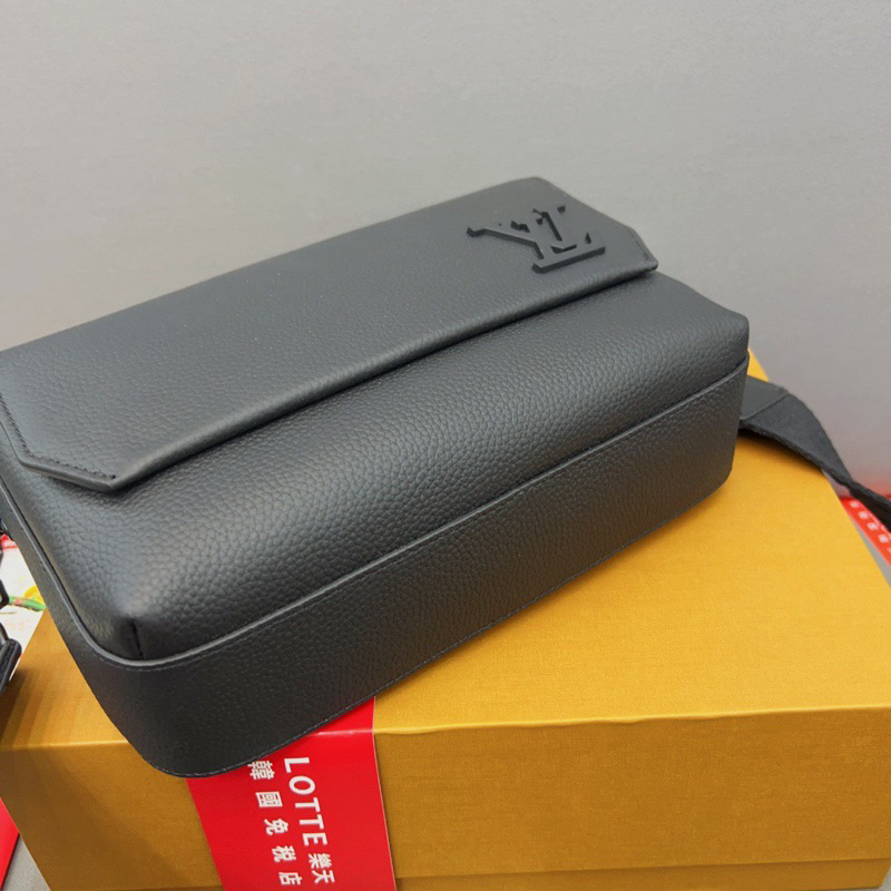 Túi Da Đeo Chéo Cầm Tay Lờ Vờ Phiên Bản Cao Cấp Kèm Hộp Dành Cho Giới Trẻ