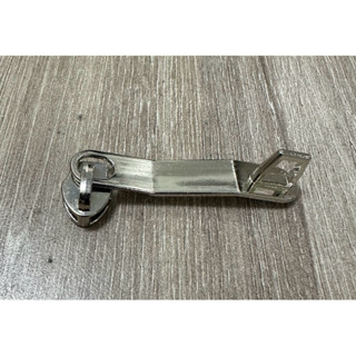 Cặp đầu kéo số 8 dùng với dây kéo đơn, khoá âm hay khoá nổi đều dùng được, dùng cho vali và túi xách các hãng