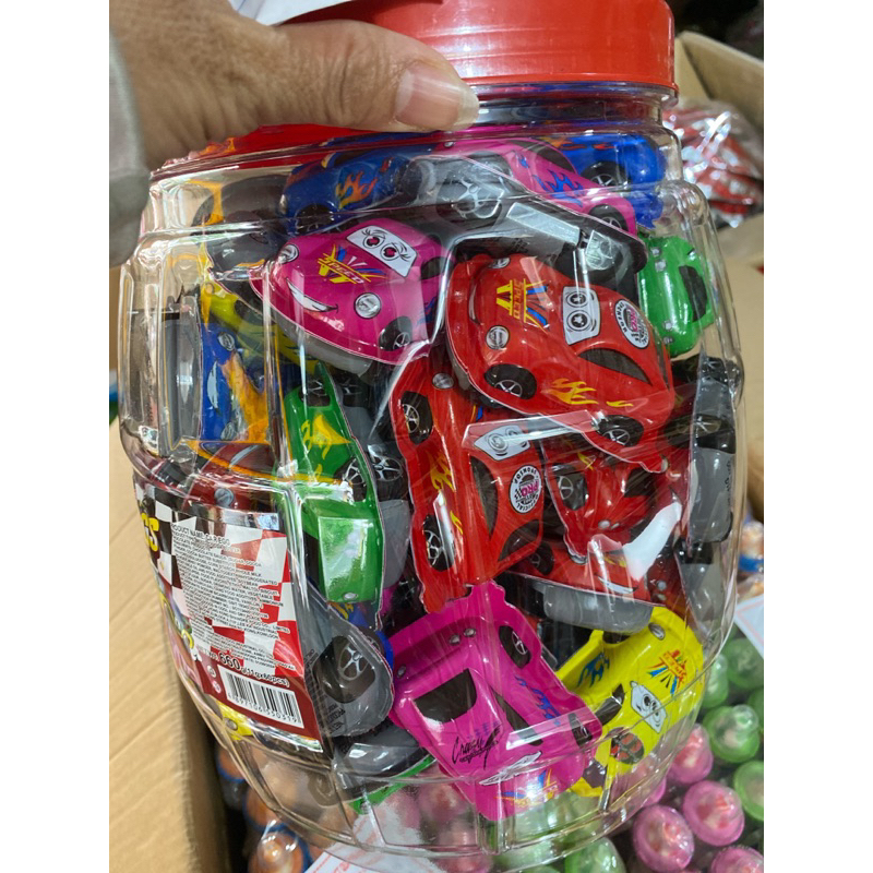 Hộp 60 chiếc kẹo sô cô la kèm ô tô loại to