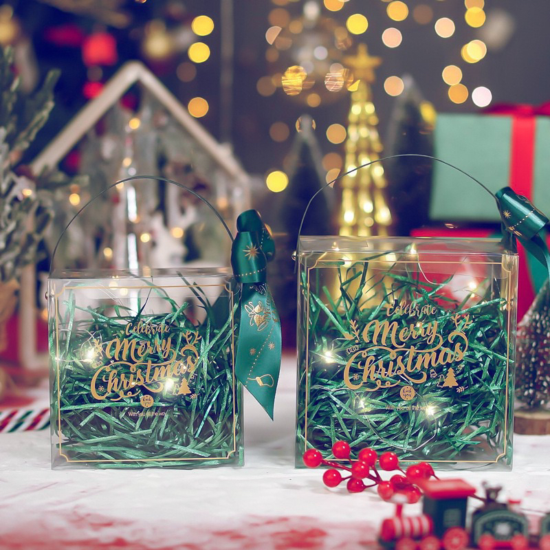 Hộp trong hình vuông giáng sinh kèm phụ kiện có 2 kích thước