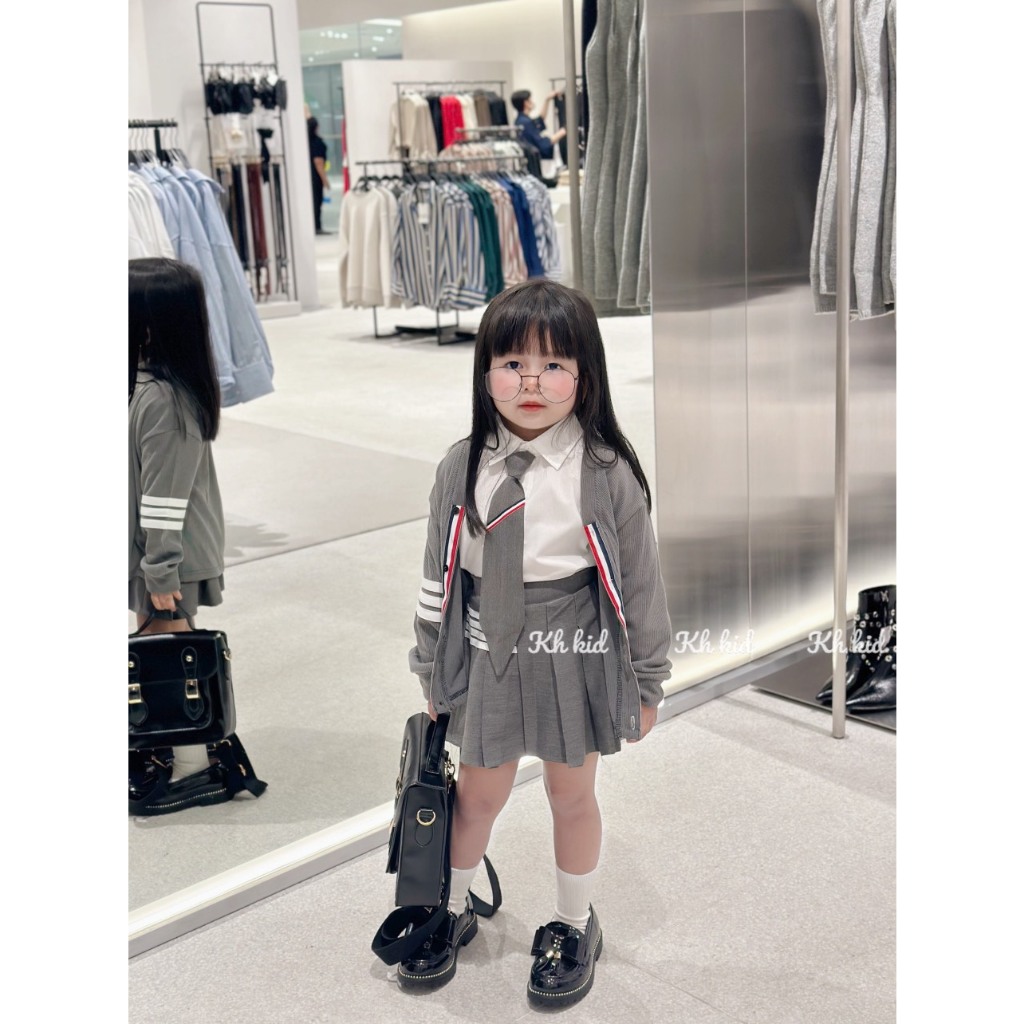 Set 4 chi tiết màu xám xinh xắn cho bé gái