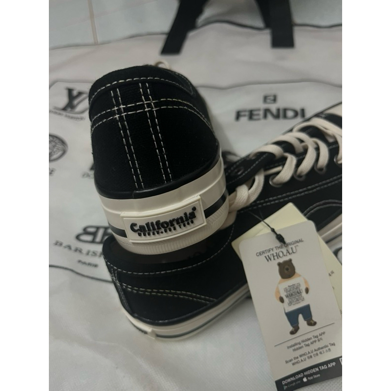 Giày thể thao WHO.A.U auth