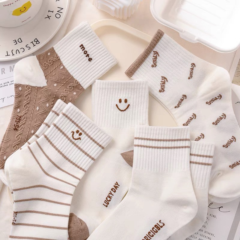 Set 5 Đôi Tất/ Vớ Cổ Cao Màu Nâu Trà Sữa Họa Tiết Mặt Cười Dễ Thương Cho Nữ CH6