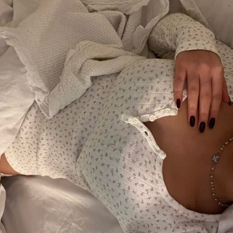 Áo dài tay hoa nhí Brandy Melville