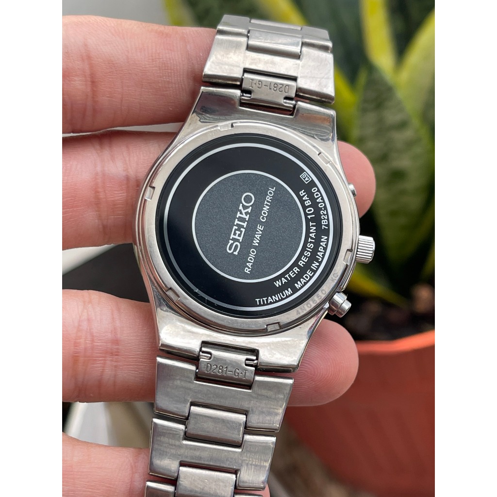 Đồng hồ nam Seiko titanium kính saphia pin năng lượng hàng Si